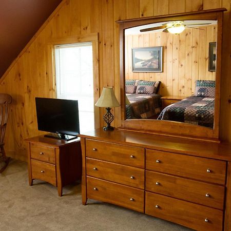 Shore Meadows Lodge Llc Lake George Bilik gambar