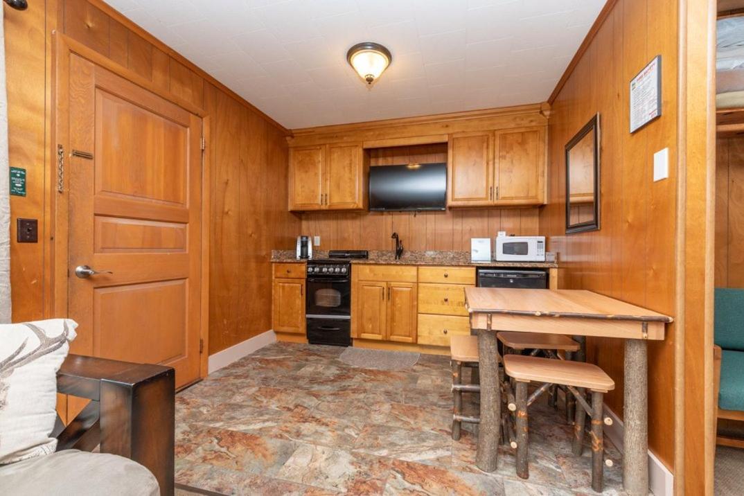 Shore Meadows Lodge Llc Lake George Luaran gambar